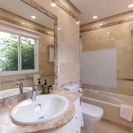 19 Duquesa Del Duque 3 Bedrooms 빌라 아데제