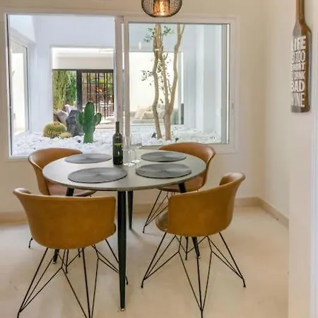 19 Duquesa Del Duque 3 Bedrooms Willa