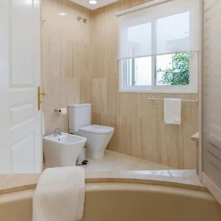 19 Duquesa Del Duque 3 Bedrooms Willa