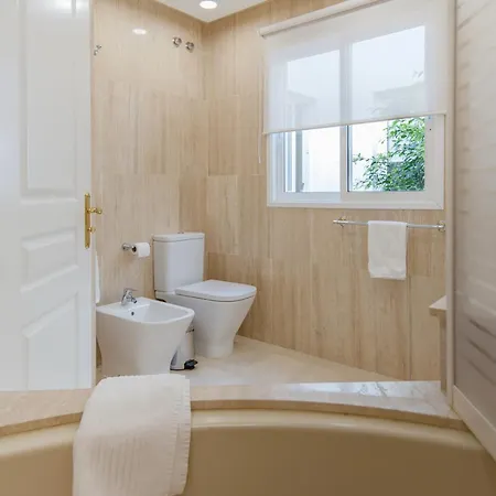 Вілла 19 Duquesa Del Duque 3 Bedrooms Адехе