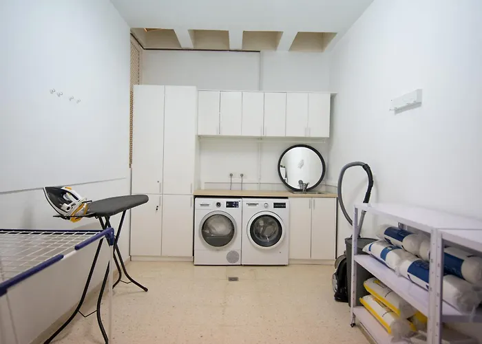 19 Duquesa Del Duque 3 Bedrooms